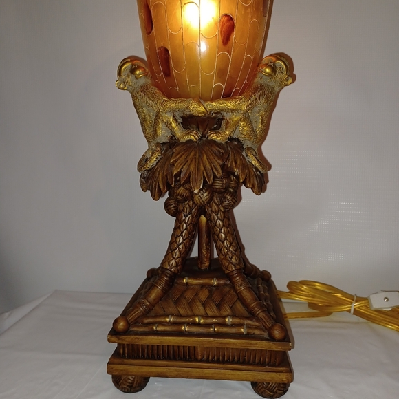 Vintage Intricate Lamp. Monkeys On Palm Tree Ratan Resin Base Mosaic Amber Shade - Picture 2 of 16